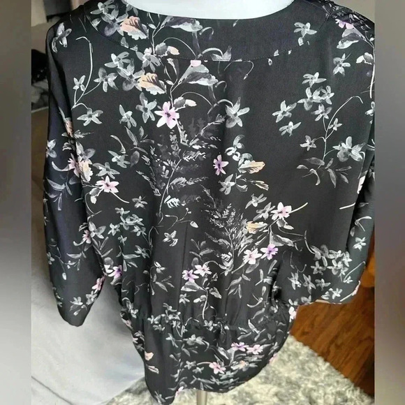 Size S Express front tie black a blouse with pink/purple flowers - Picture 5 of 5